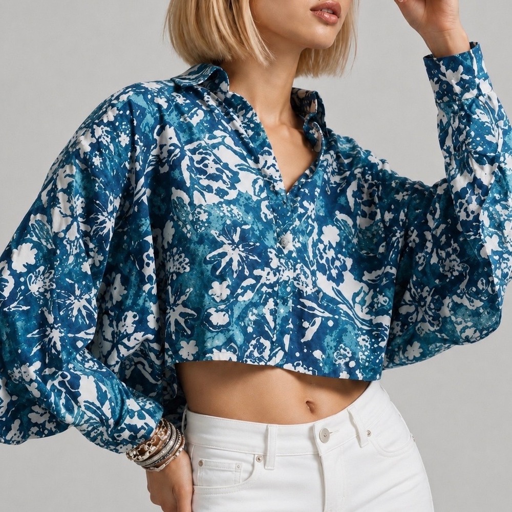 Pilcro Anthropologie Blue White Floral Abstract Cropped Boxy Blouse XS